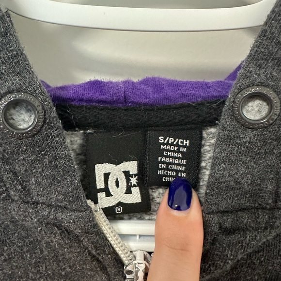 DC zip up hoodie - Picture 3 of 11